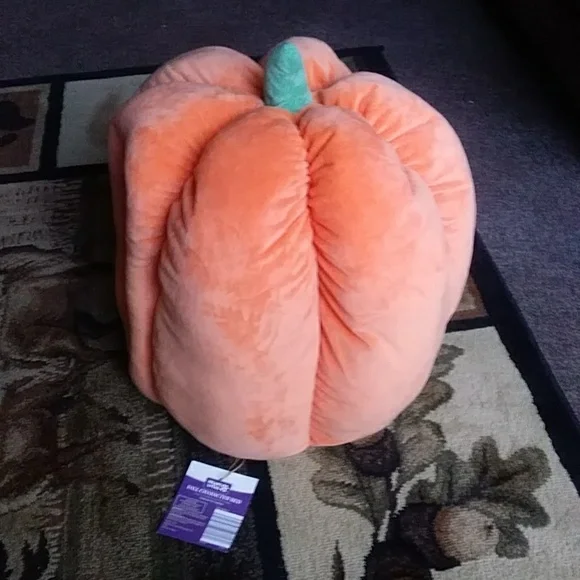 Plush Pumpkin Pet House - Picture 5 of 5